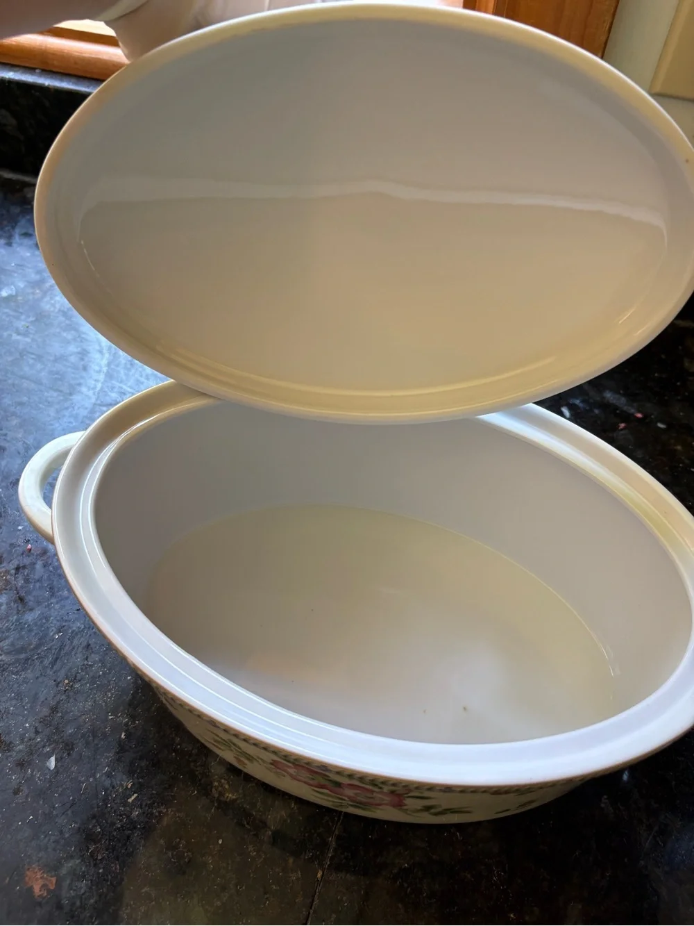 Wedgwood Fleur 2 Quart Oval Covered Casserole Dish W/Lid Fine China 1997 Retired